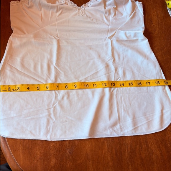 Elegant White Lace Camisole - Picture 4 of 7